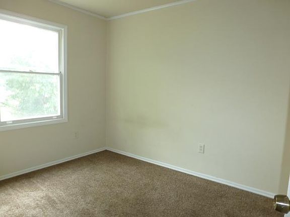 5th image of 147 Brush Hill Ct #15