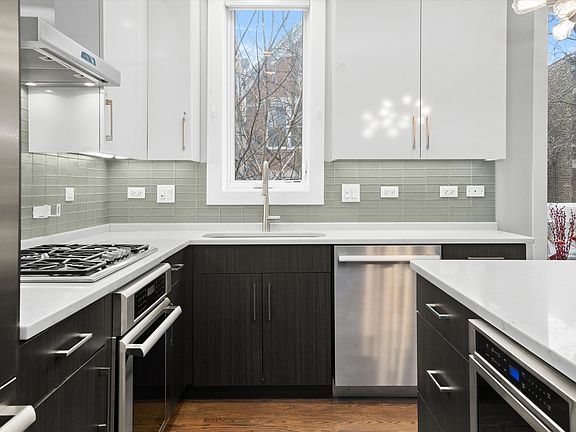 3rd image of 1718 W Julian St #1S