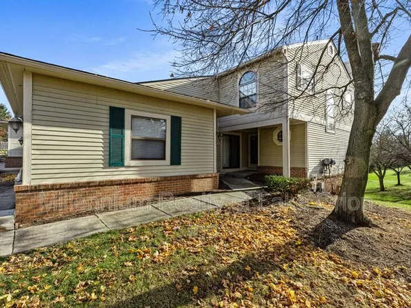 5611 Drake Hollow Dr W, West Bloomfield, MI 48322