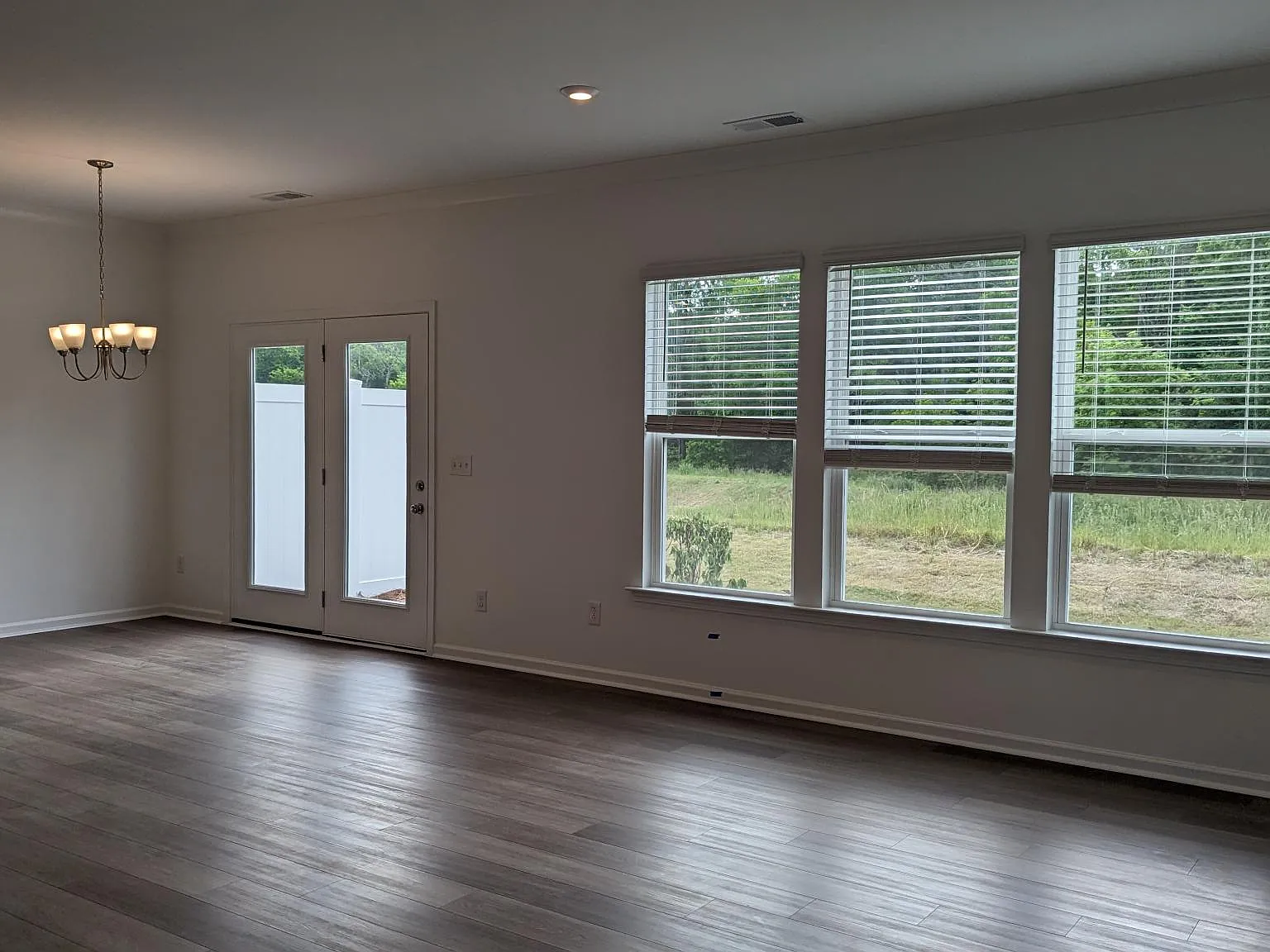 3 bed, 1835 sqft, $2,500 — Photo 4