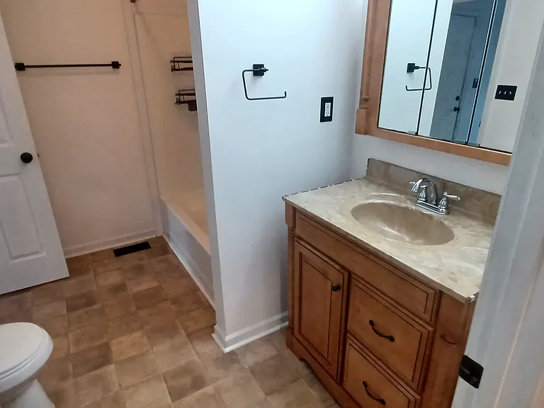211 Sheffield Ct — Photo 2