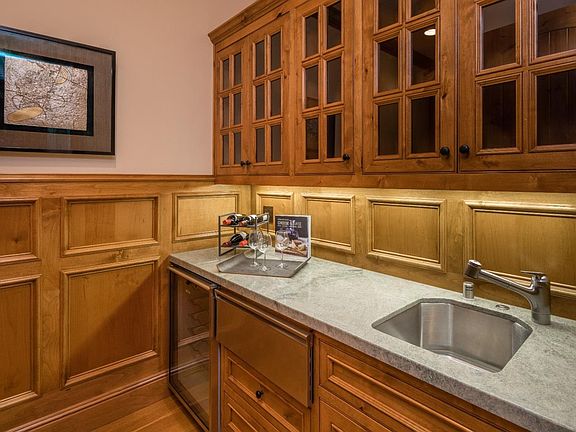 5th image of 17 Mountain Wood Ct