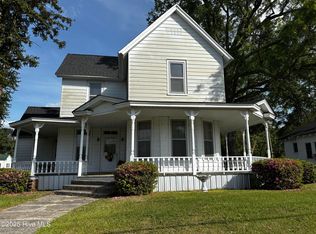414 N Center St, Mount Olive, NC 28365