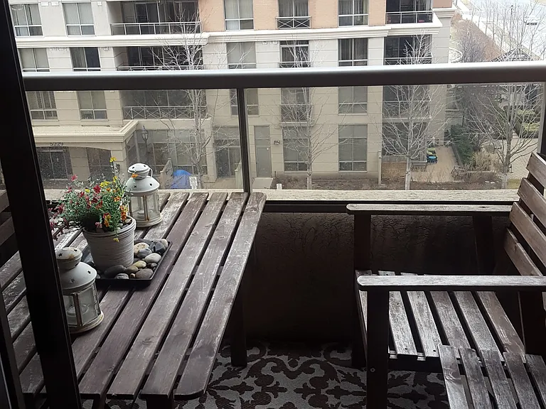 5233 Dundas St W — Photo 9