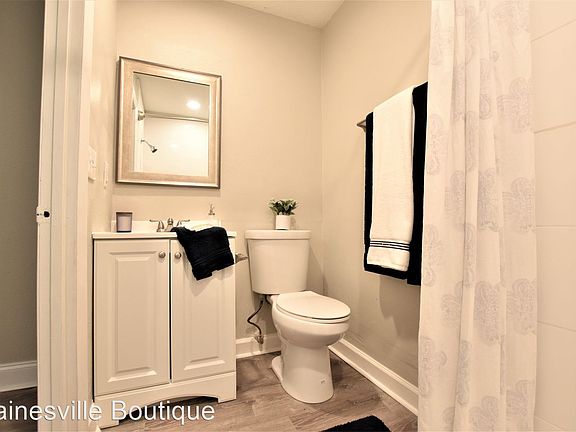 4th image of 814 SE 5th Ave APT 2