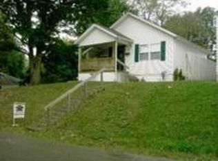 1031 Sevall St, Zanesville, OH 43701