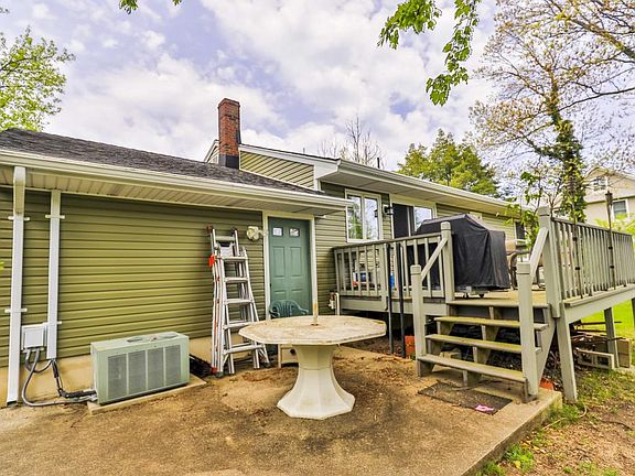 3rd image of 240 Vansant Ave