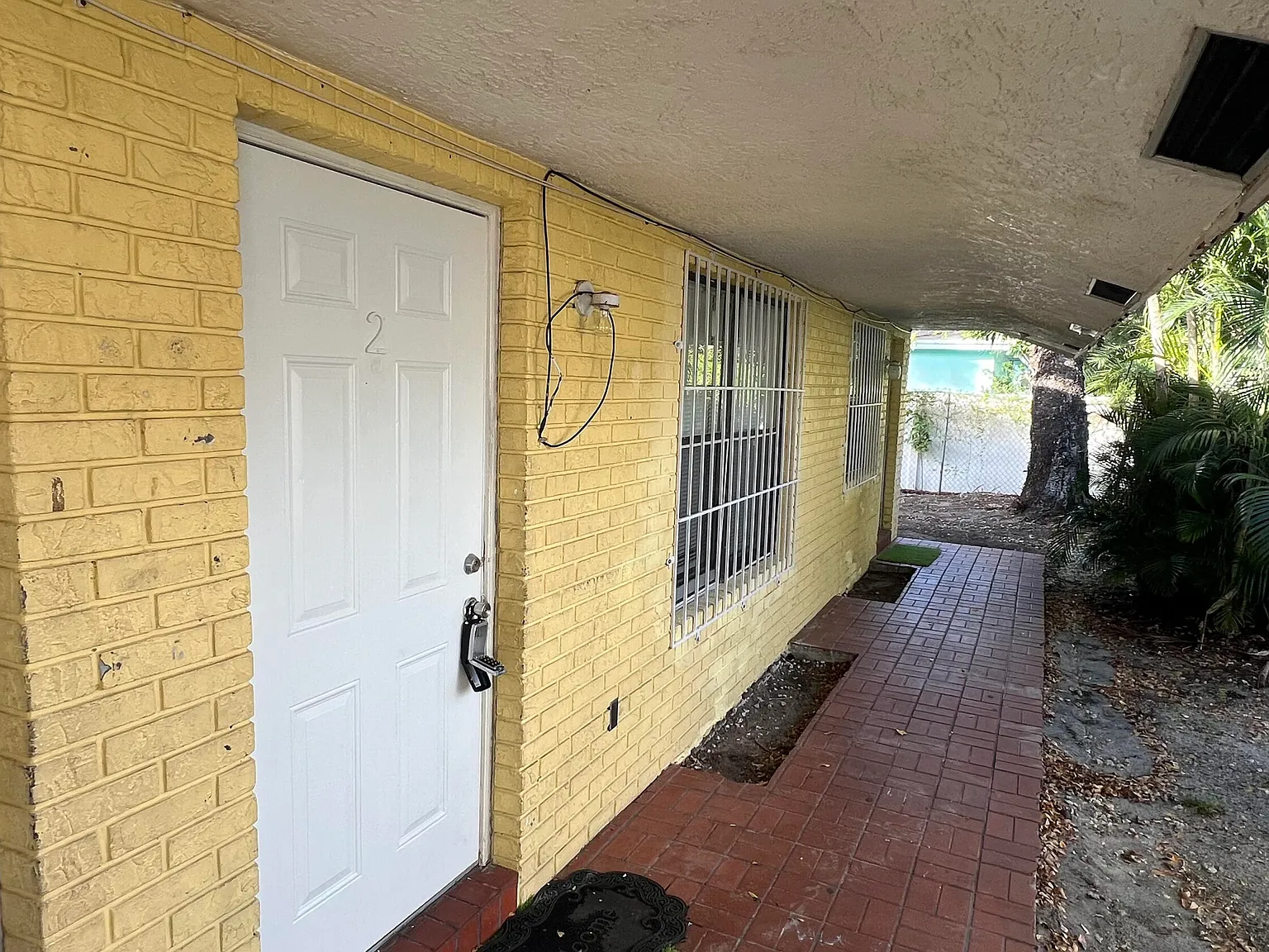 3 bed, 2.0 bath, 2159 sqft, $2,250 — Photo 3