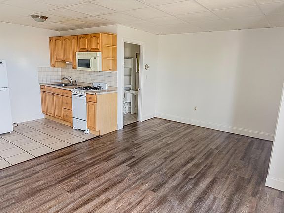 2nd image of 933 Ocean Boulevard #7