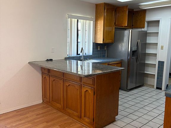 4th image of 318 E Omaha Ave