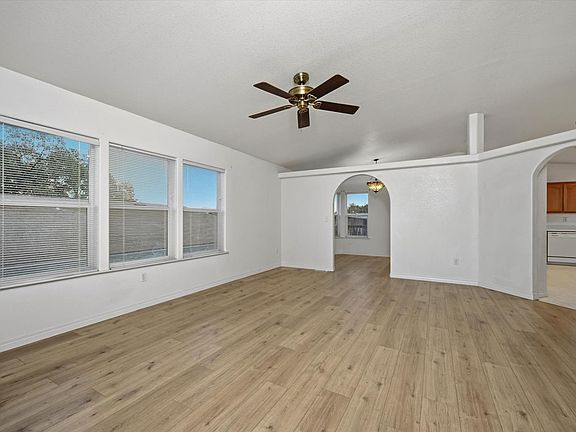 4th image of 350 Walnut Drive