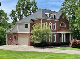 8590 Chatham Dr, Canton, MI 48187