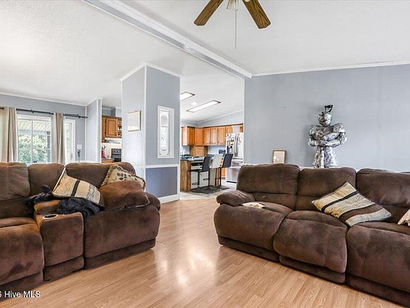 3rd image of 113 Meadowcrest Drive