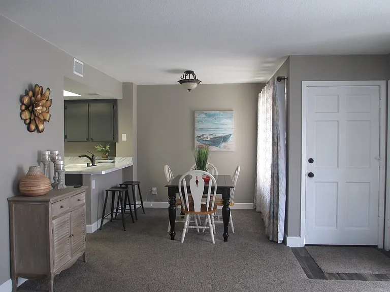 24 Village Circle Dr — Photo 3