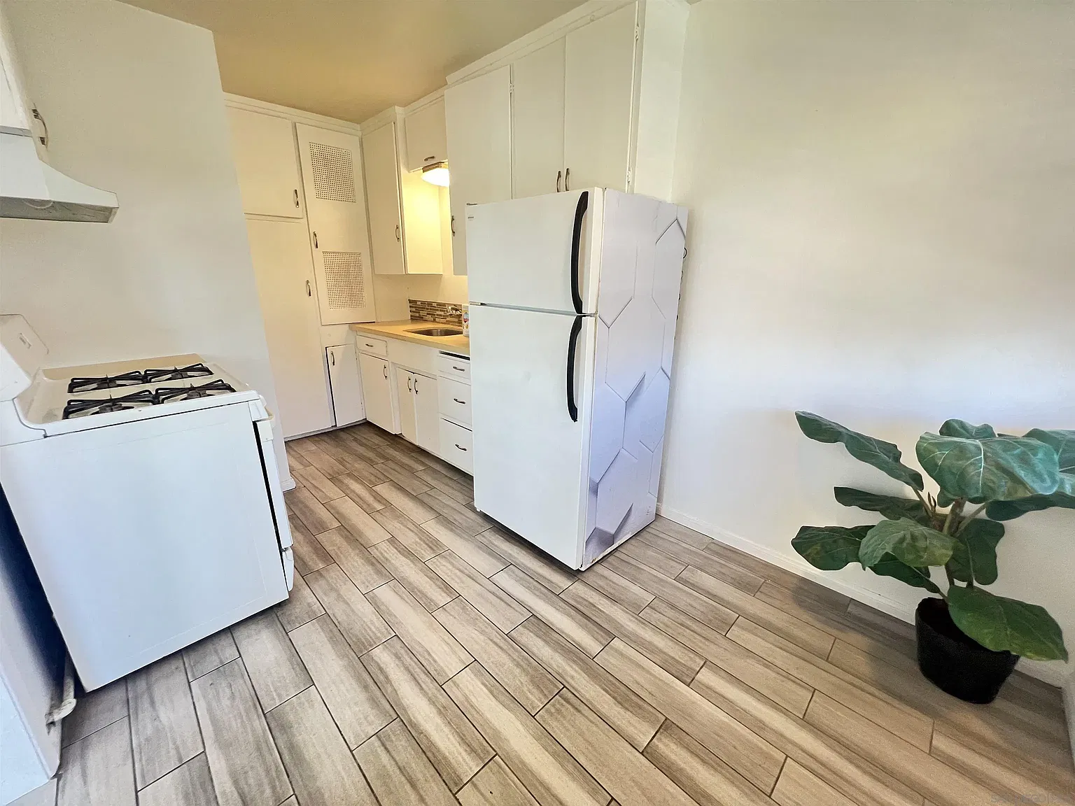 1 bed, 1.0 bath, 750 sqft, $1,800 — Photo 2