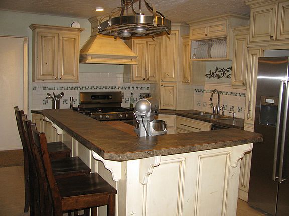2nd image of 1480 Merrett Dr