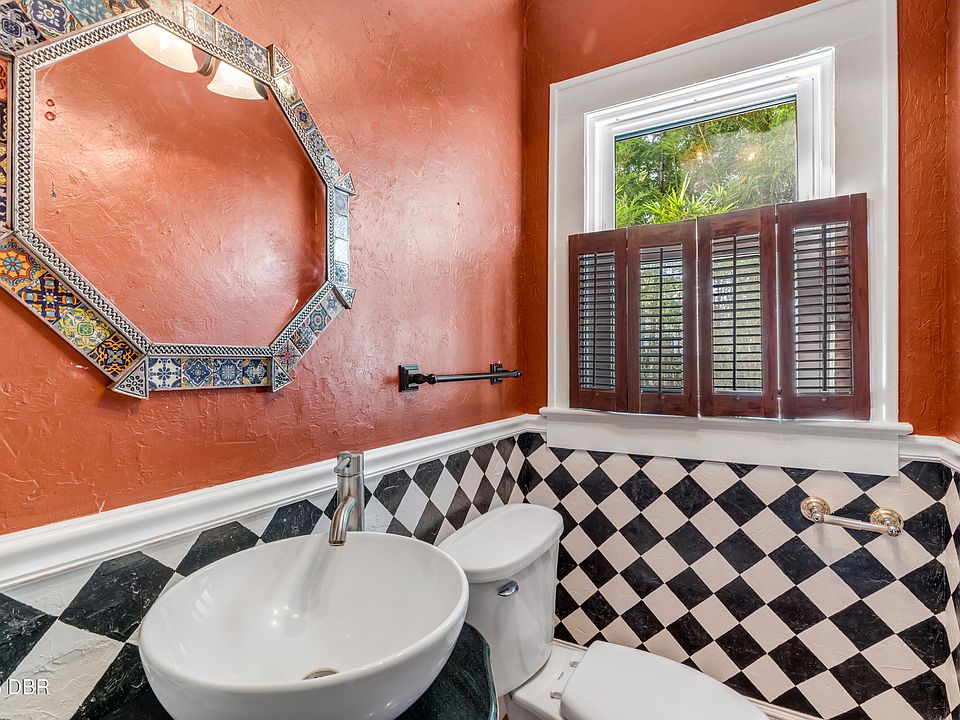 16th image of 688 Alcazar Ave