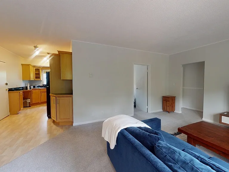 133 Lake Shore Rd #4 — Photo 5