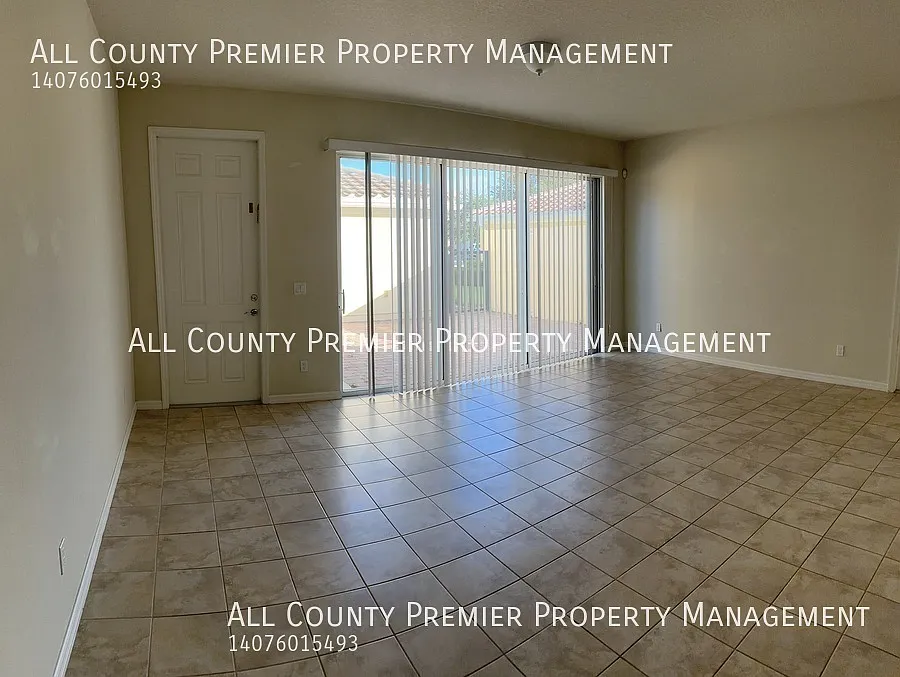 Coming Soon! Beautiful 4 Bedroom 3 Bath Townhouse! Apply Today! — Photo 4