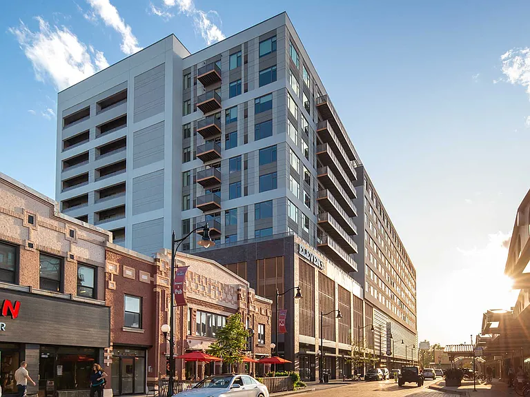 Surrounded by dining, shops, and transit, Eleven33 puts you at the center of Oak Park's vibrant downtown where city energy meets neighborhood character.