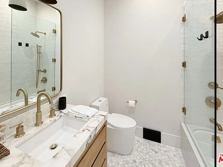 1541 Rising Glen Rd — Photo 17