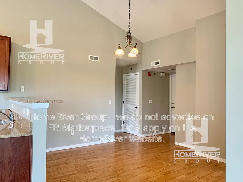 2 bed, 2.0 bath, 970 sqft, $1,595 — Photo 3