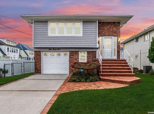 449 Bambrick St, Oceanside, NY 11572