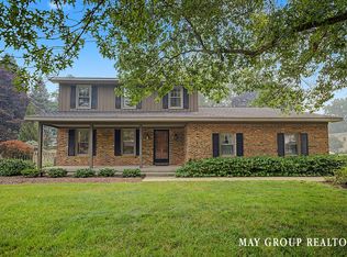 4840 Crest Hill Dr NE, Grand Rapids, MI 49525