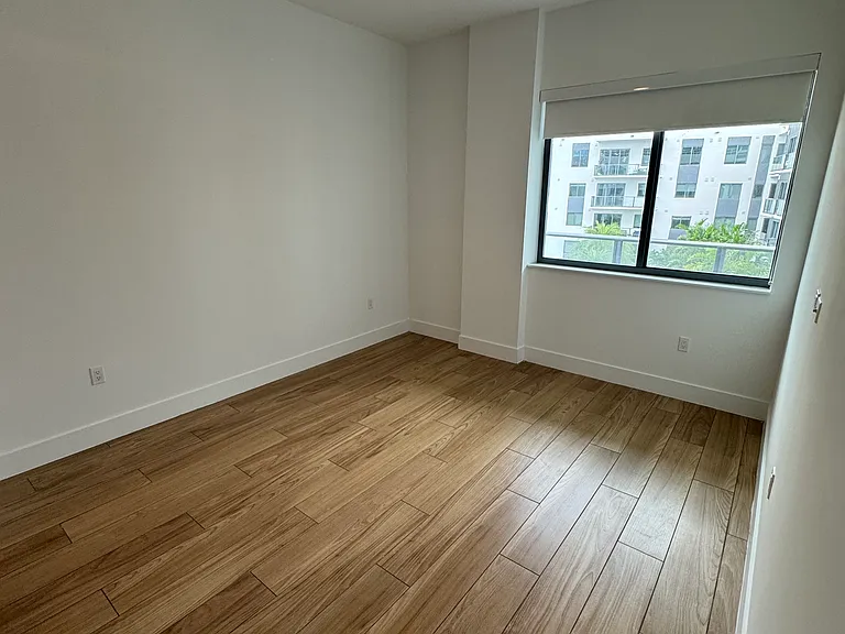 403 NE 28th St #B1 — Photo 14