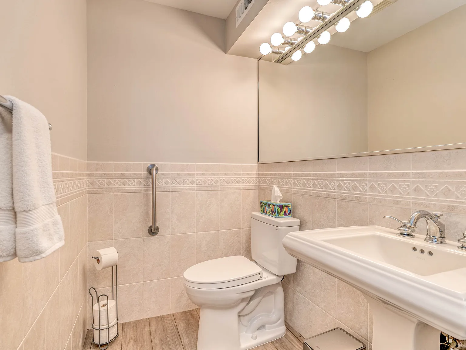 4 bed, 4.5 bath, 2856 sqft, $4,000 — Photo 4