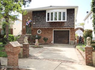 54 Alysia Ct, Staten Island, NY 10309