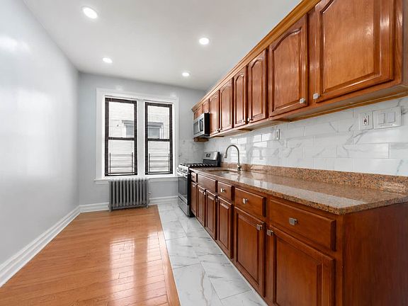 2nd image of 161 E 52nd St #2F