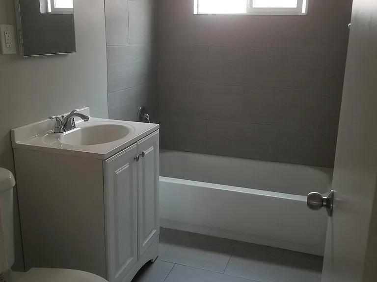 5634 Gaines St — Photo 3