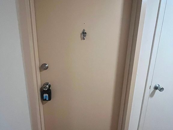 2nd image of 480 EXECUTIVE CENTER Drive #2F