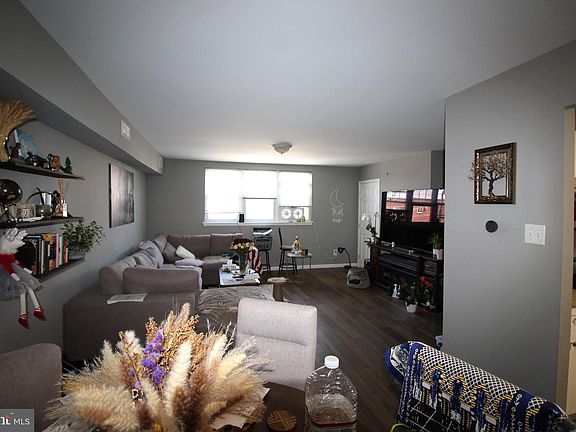 5th image of 7325 Rockwell Ave