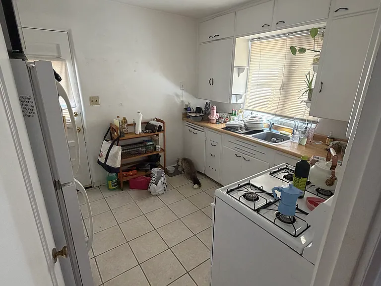 703 Washington St NE — Photo 4