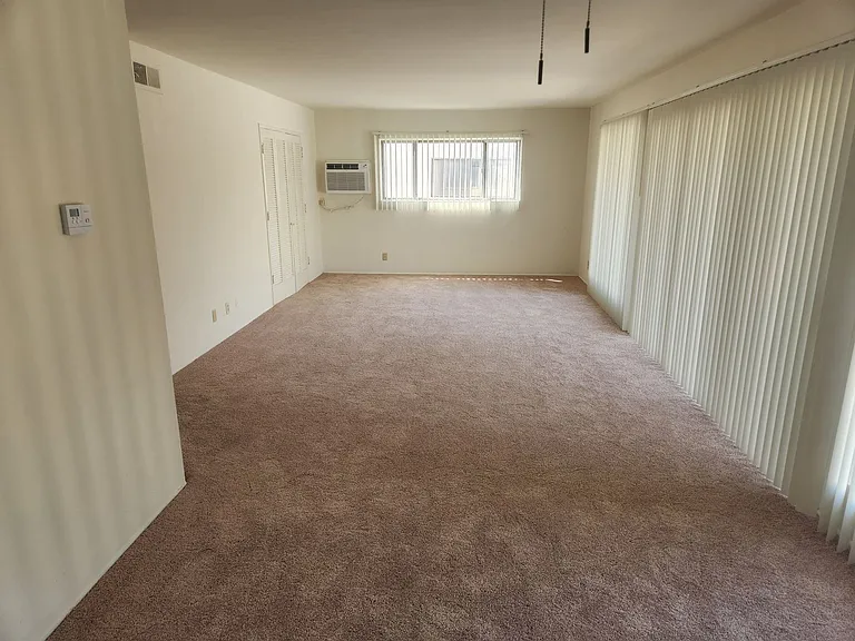 249-289 W Amber Ct — Photo 3