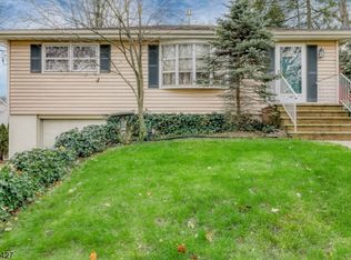 126 E Prospect St, Waldwick, NJ 07463