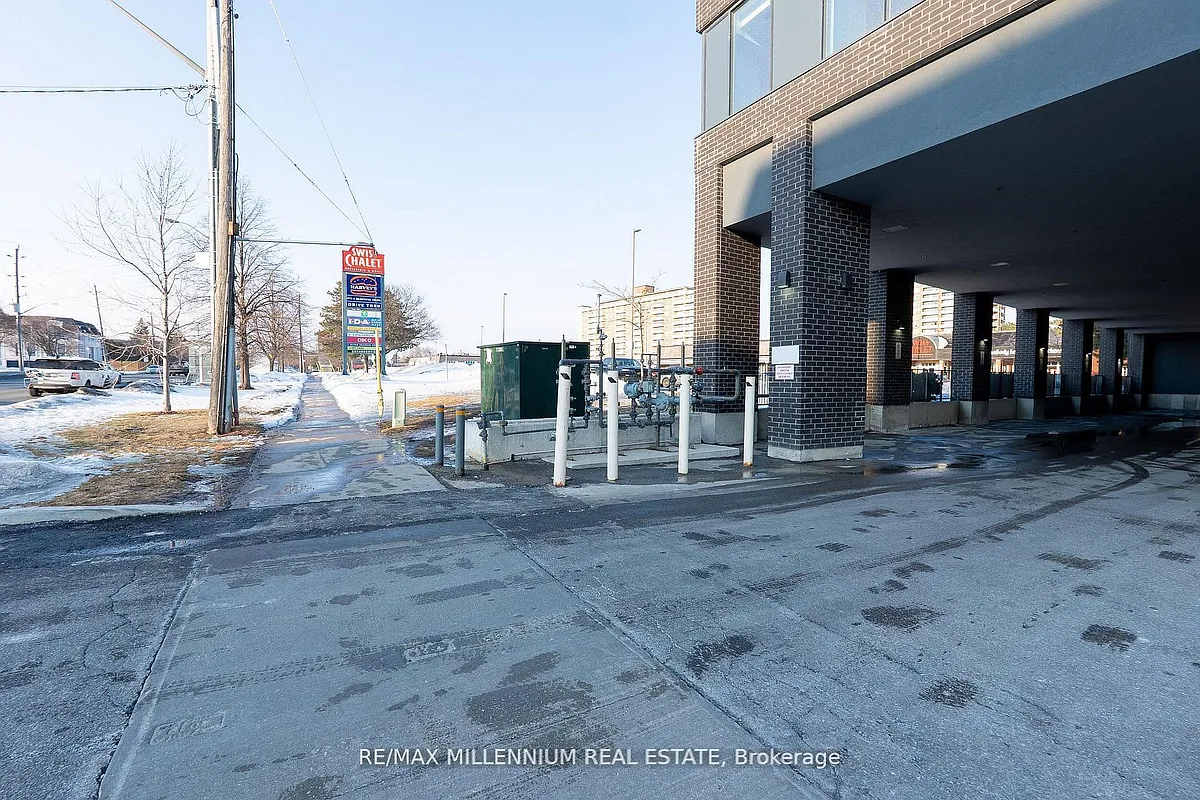Building Photo - 3237 Bayview Ave #1112