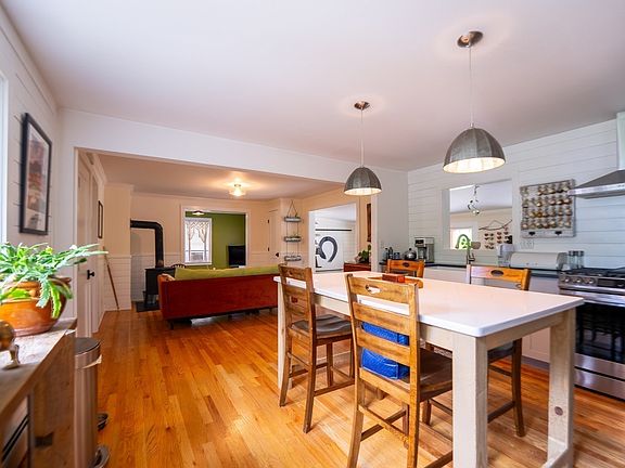 5th image of 42 Bliss St