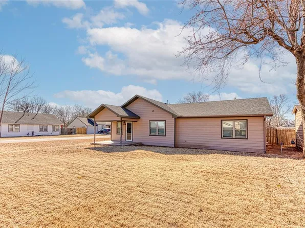 1204 W 5th St, Elk City, OK 73644