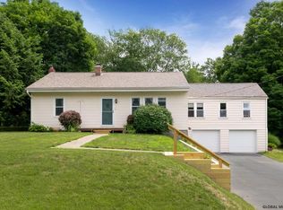 4 Skyview Dr, Wynantskill, NY 12198