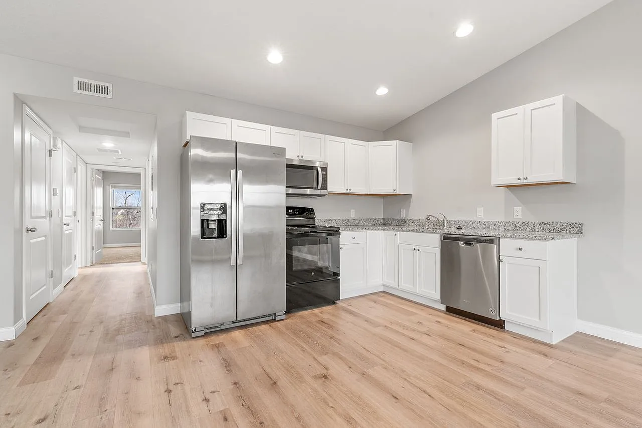 1 bed, 950 sqft, $995 — Photo 3