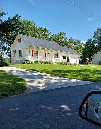 3rd image of 562 Twin Rivers Dr