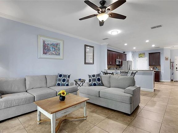 4th image of 1289 Oxford LN #228