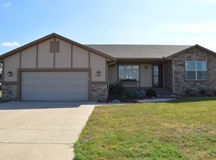 201 W Drovers Ln, Mount Hope, KS 67108