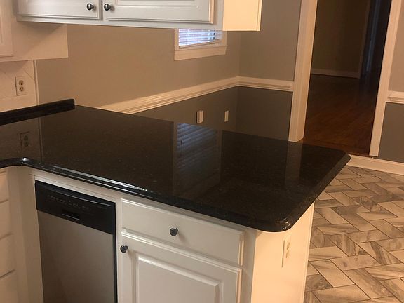 Granite countertops, newer flooring