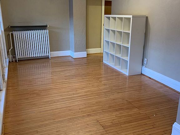 2nd image of 116 Lexington Pkwy N APT 2