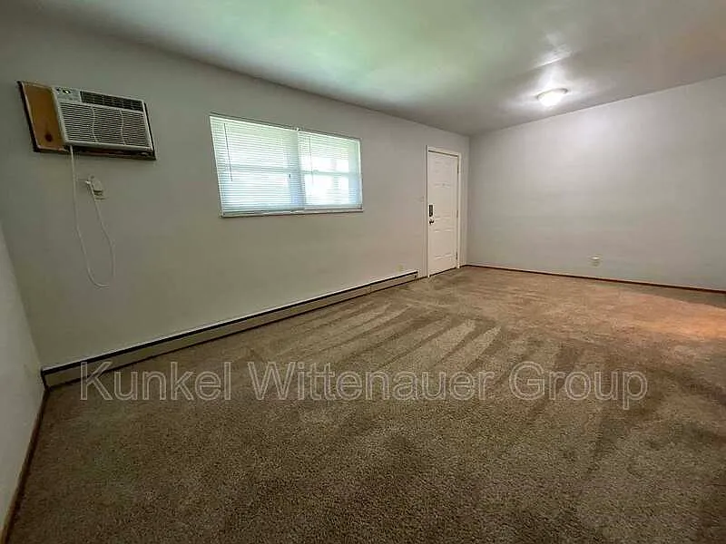 1 bed, 1.0 bath, 500 sqft, $695 — Photo 2
