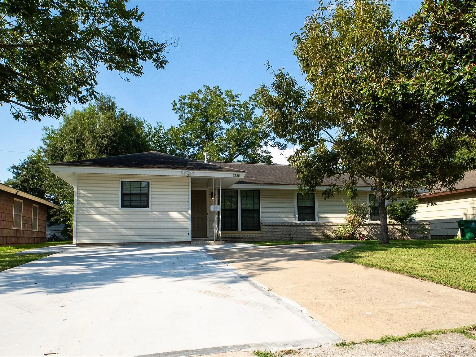 4 bed, 2.0 bath, 1362 sqft, $2,300 — Photo 3